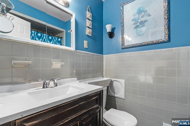 8 Hampton Rd, Clifton, NJ 07012 - full bathroom featuring tile walls, vanity, and a shower with curtain