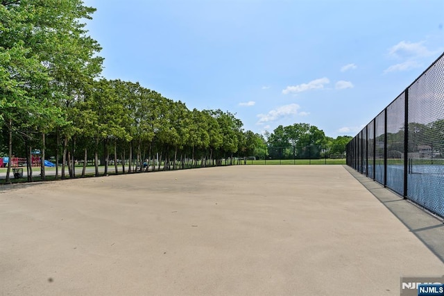 8 Hampton Rd, Clifton, NJ 07012 - view of home's community