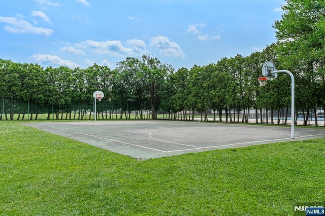 8 Hampton Rd, Clifton, NJ 07012 - view of sport court featuring community basketball court