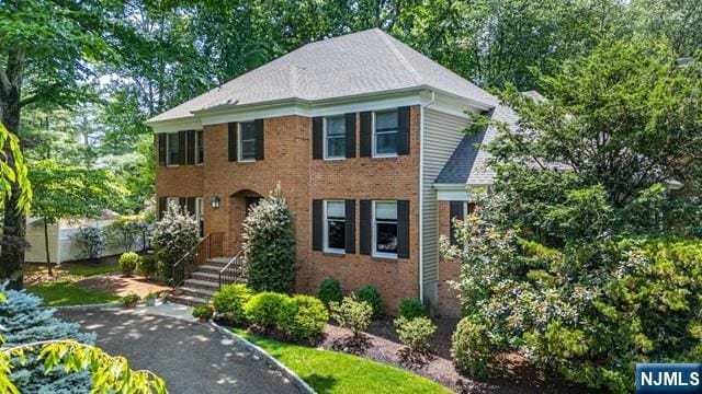 5 Hurley Ct, Wyckoff, NJ 07481 - view of front facade with brick siding