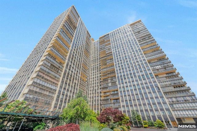 300 Winston Unit 2105, Cliffside Park, NJ 07010 - view of building exterior
