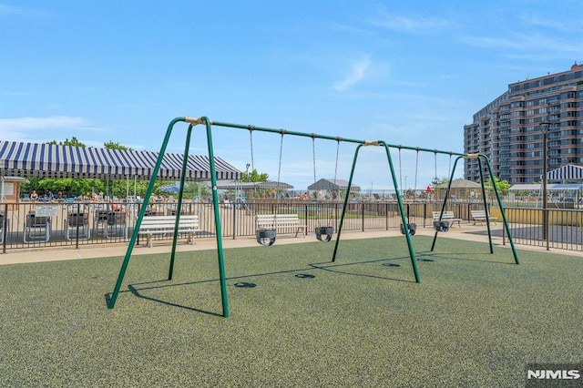 300 Winston Unit 2105, Cliffside Park, NJ 07010 - view of community play area