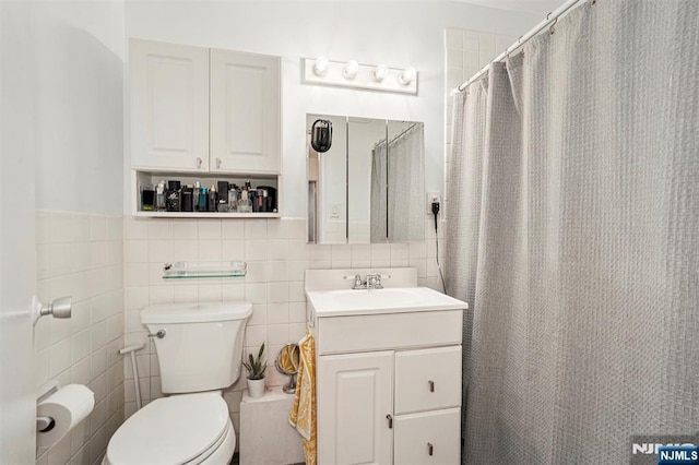2000 Linwood Ave Unit 3P, Fort Lee, NJ 07024 - full bath with vanity, tile walls, and a shower with shower curtain