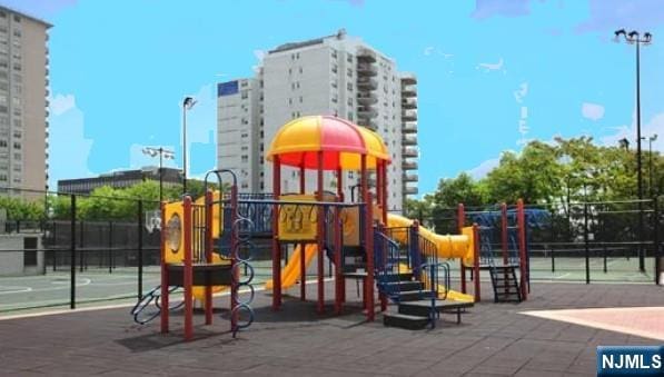 2000 Linwood Ave Unit 3P, Fort Lee, NJ 07024 - view of community play area