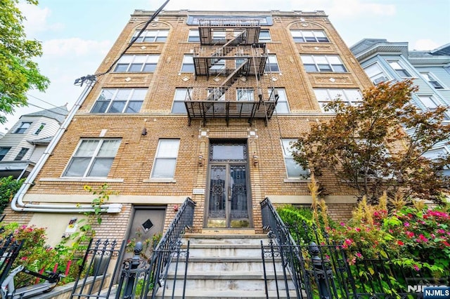 42-44 Prospect St Unit 1C/103, Jersey City, NJ 07307 - view of property featuring a fenced front yard