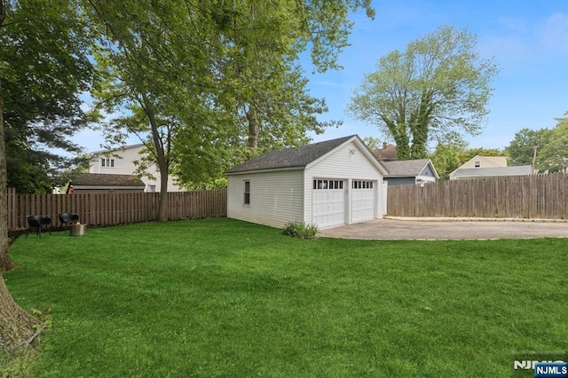 30 Hillcrest Ter, Verona, NJ 07044 - fenced backyard featuring an outbuilding and a garage