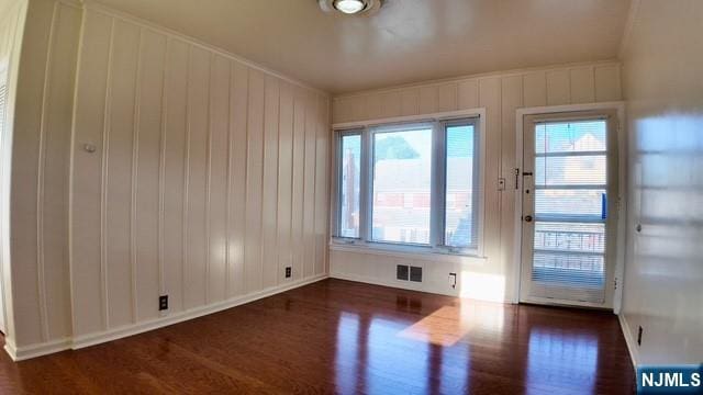 313-321 39th St, Paterson, NJ 07504 - empty room with wood finished floors and baseboards