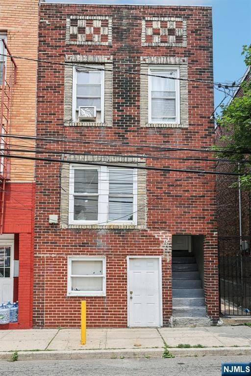 534 Lincoln St, Union City, NJ 07087 - view of property with cooling unit
