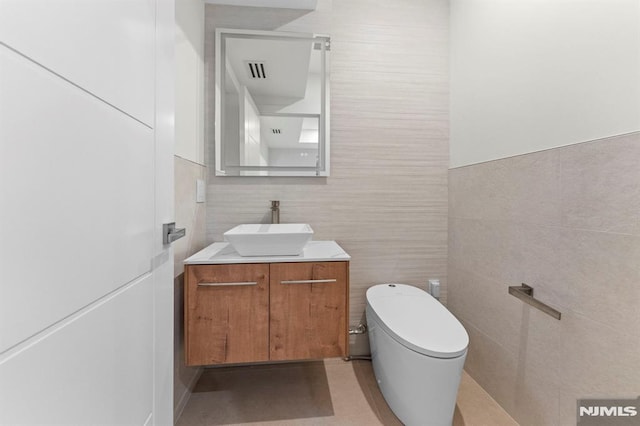 135 Old Palisade Rd, Fort Lee, NJ 07024 - half bath featuring tile walls and vanity
