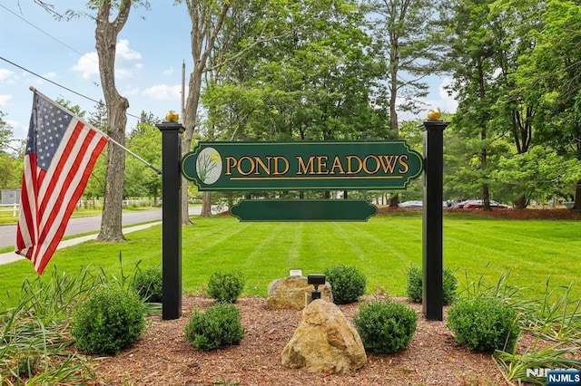 7 Eakens Ct, Mahwah, NJ 07430 - community sign with a lawn