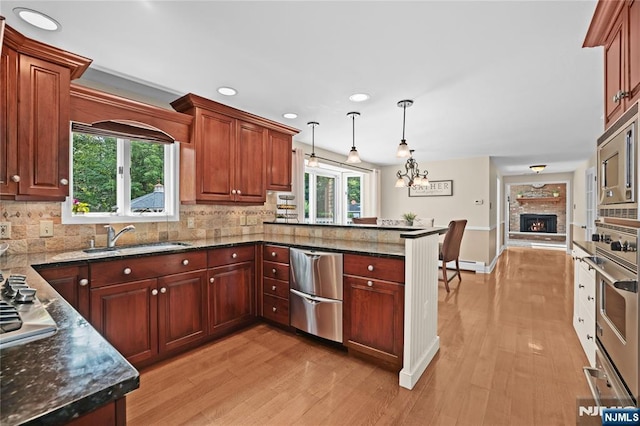8 Fieldstone Dr, Kinnelon Borough, NJ 07405 - kitchen featuring stainless steel appliances, light wood-style flooring, backsplash, and recessed lighting