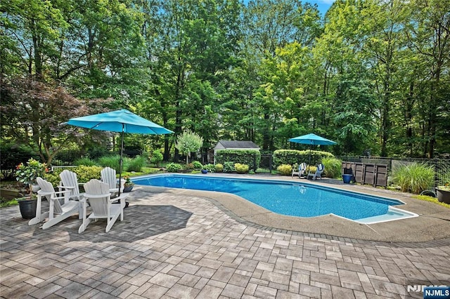 8 Fieldstone Dr, Kinnelon Borough, NJ 07405 - view of swimming pool featuring a patio