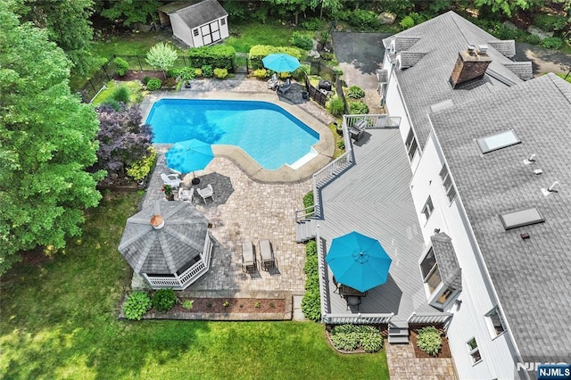 8 Fieldstone Dr, Kinnelon Borough, NJ 07405 - aerial view of property and surrounding area featuring a pool
