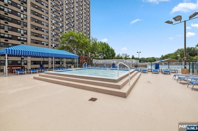 555 N Ave Unit 23C, Fort Lee, NJ 07024 - view of community pool