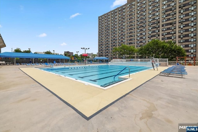 555 N Ave Unit 23C, Fort Lee, NJ 07024 - view of community pool