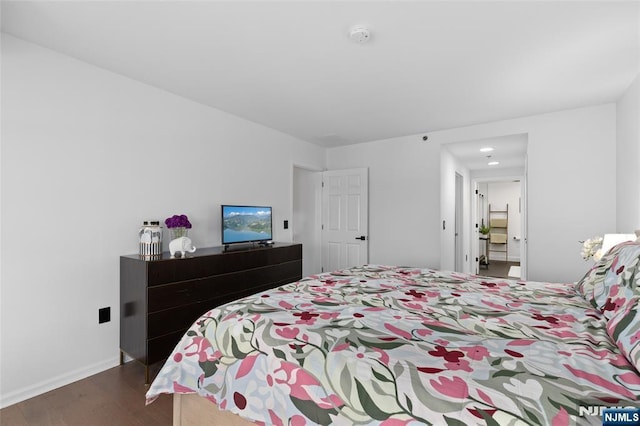 207 Jefferson Ct, Edgewater, NJ 07020 - bedroom featuring wood finished floors and baseboards