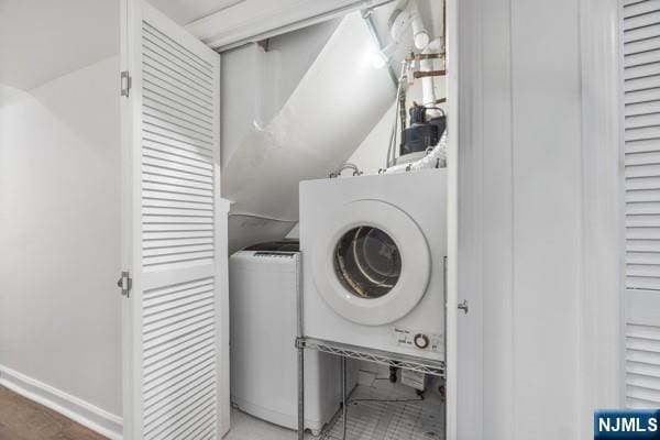 2608 Kennedy Blvd Unit 1, Union City, NJ 07087 - laundry area featuring baseboards and washing machine and dryer