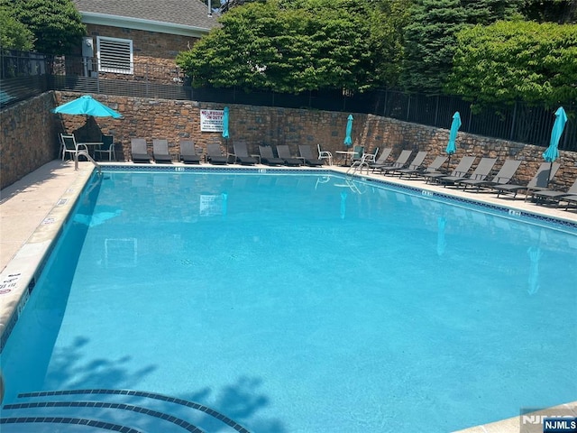 143 Summit Rdg, Pompton Lakes, NJ 07442 - view of community pool