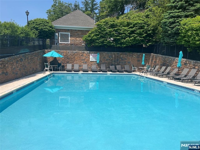 143 Summit Rdg, Pompton Lakes, NJ 07442 - view of community pool