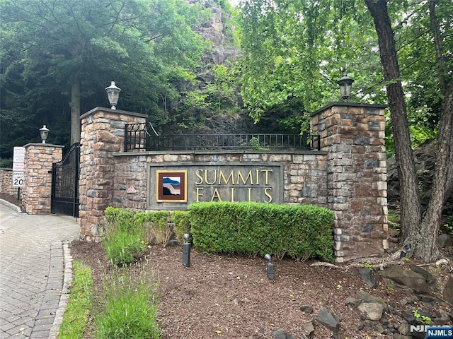 143 Summit Rdg, Pompton Lakes, NJ 07442 - view of community / neighborhood sign