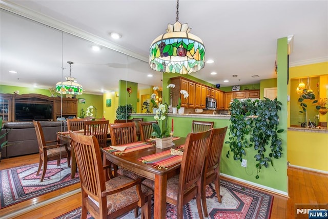 143 Summit Rdg, Pompton Lakes, NJ 07442 - dining area with crown molding, light wood-type flooring, and recessed lighting