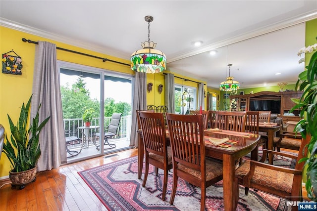 143 Summit Rdg, Pompton Lakes, NJ 07442 - dining room with crown molding, hardwood / wood-style floors, and recessed lighting