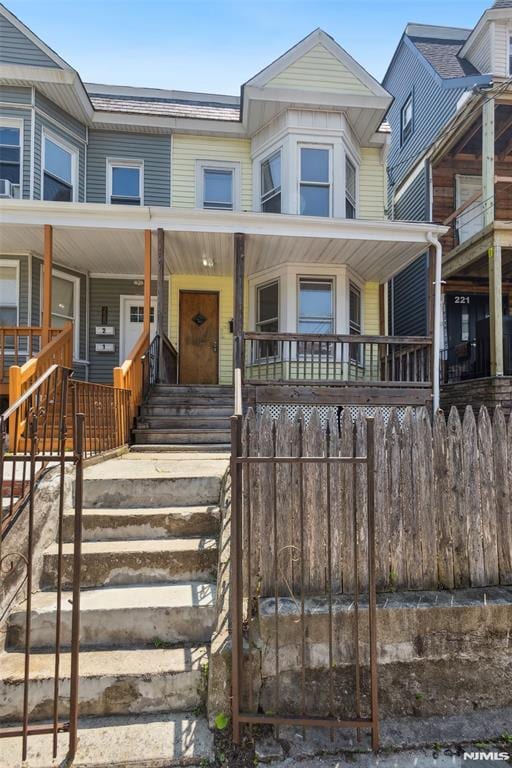 223 N 6th St, Newark, NJ 07107 - view of property with a porch