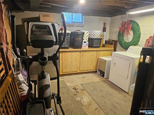100 Grove St, Waldwick, NJ 07463 - below grade area featuring independent washer and dryer