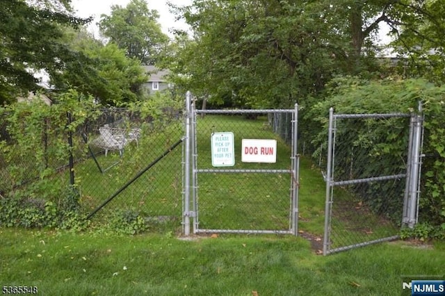 4 Lowell Ct Unit 704, Teaneck, NJ 07666 - view of property's community featuring a gate