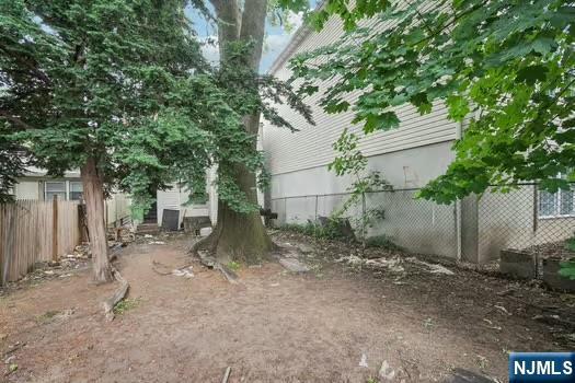 324 19th St, Newark, NJ 07103 - view of yard