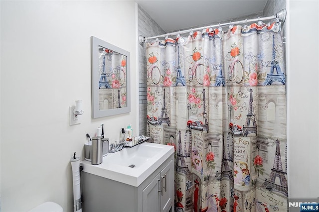 188 Park St, East Orange, NJ 07017 - full bath featuring vanity and curtained shower