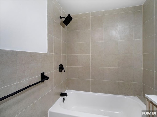 112-122 Halsted, Newark, NJ 07106 - full bath featuring bathing tub / shower combination