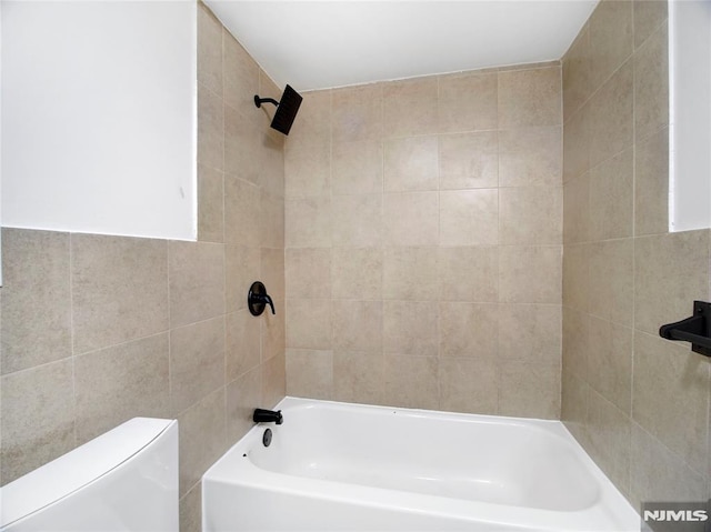 112-122 Halsted, Newark, NJ 07106 - full bath with tile walls and shower / washtub combination