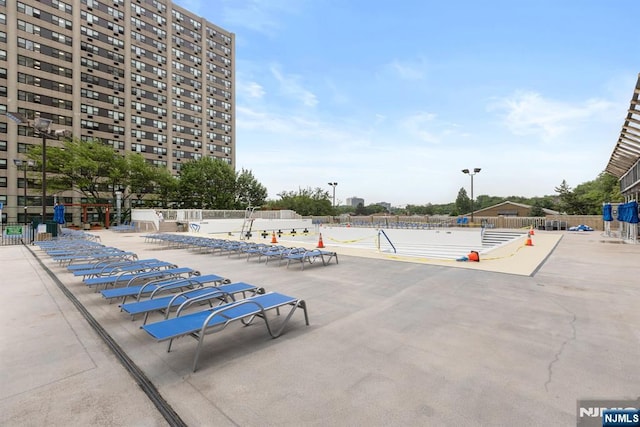 555 N Ave Unit 15W, Fort Lee, NJ 07024 - view of pool