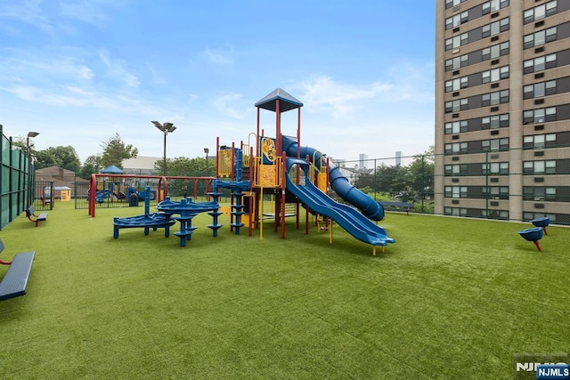555 N Ave Unit 15W, Fort Lee, NJ 07024 - view of community jungle gym