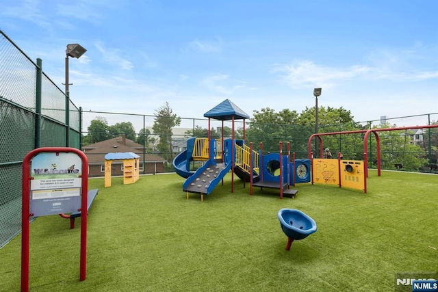 555 N Ave Unit 15W, Fort Lee, NJ 07024 - view of community jungle gym