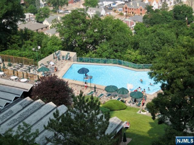 6 Horizon Rd Unit 604, Fort Lee, NJ 07024 - view of community pool