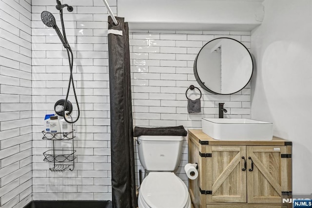 21 Mountainview Ave, Nutley, NJ 07110 - full bath featuring a tile shower and vanity
