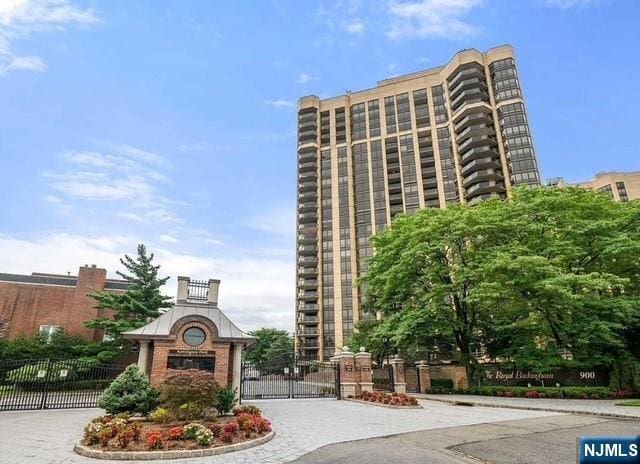 900 Palisade Unit 1-J, Fort Lee, NJ 07024 - view of building exterior