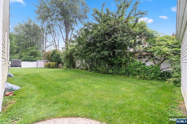 37 Golf Ct, Teaneck, NJ 07666 - view of yard