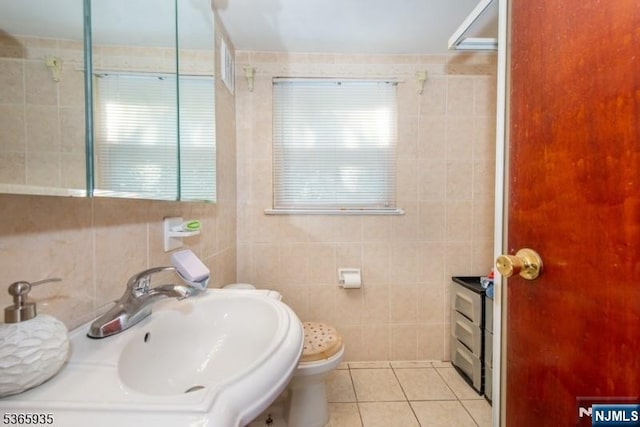 362 Valley Rd, Wayne, NJ 07470 - bathroom featuring tile walls, tile patterned floors, and healthy amount of natural light