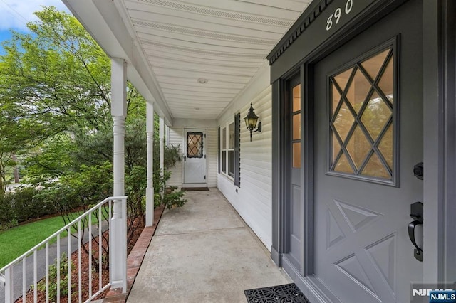 890 Ridgewood Ave, Oradell, NJ 07649 - view of covered porch