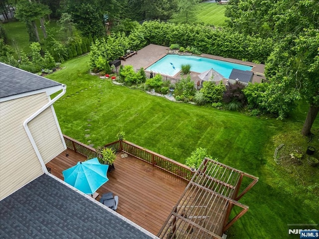 8 Oratam Rd, Upper Saddle River, NJ 07458 - bird's eye view of a pool area