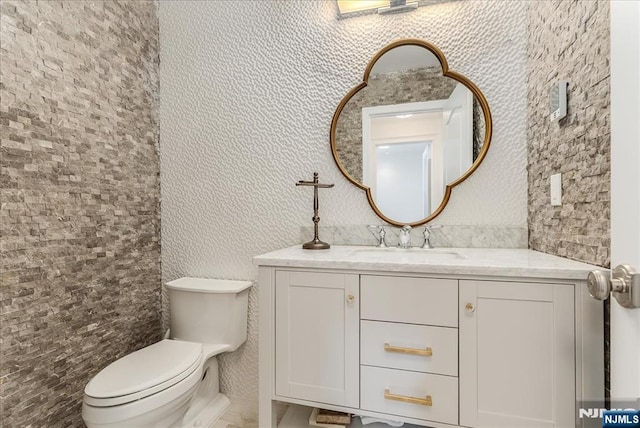 8 Oratam Rd, Upper Saddle River, NJ 07458 - bathroom with vanity and toilet