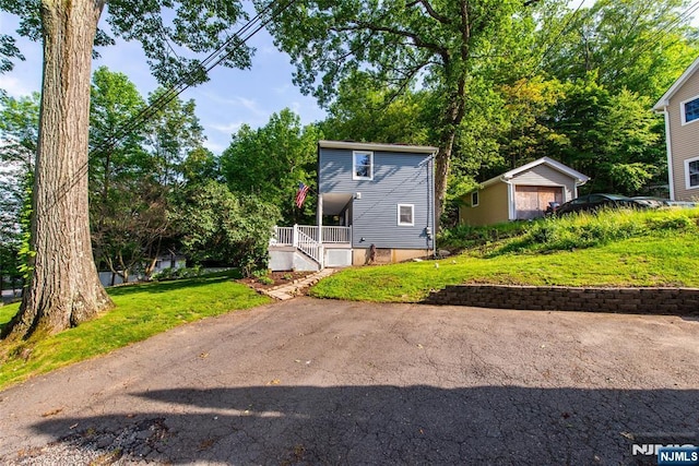 15 Mason St, Jefferson Township, NJ 07849 - view of front of house with an outdoor structure, a front yard, and a detached garage