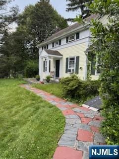 2 Hilton Pl, Montvale, NJ 07645 - view of front of property with a front lawn