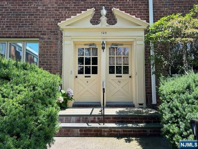 125 E Clinton Unit 10B, Bergenfield, NJ 07621 - entrance to property with brick siding