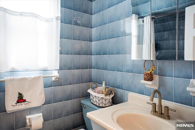 131 Shaler Ave, Fairview, NJ 07022 - full bath featuring tile walls and vanity
