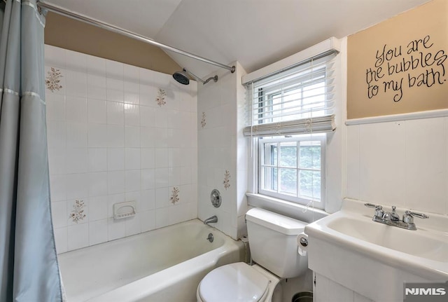 821 Glen Ave, Ridgewood, NJ 07450 - bathroom featuring shower / tub combo and vaulted ceiling