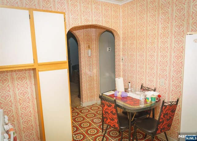 5 Grove St, Bloomfield, NJ 07003 - dining area with arched walkways and wallpapered walls